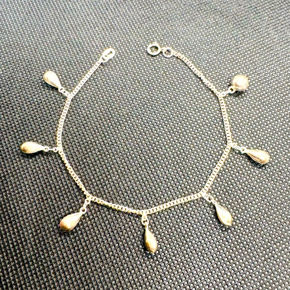Cute Bracelet with Teardrop Dangles in 925 Sterling Silver